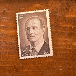 Spanish 100 peseta postage stamp featuring a portrait of King Juan Carlos I.